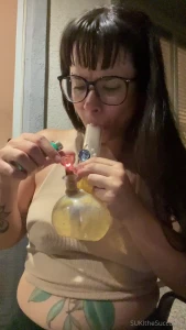 Another bong rip titty bounce and flash