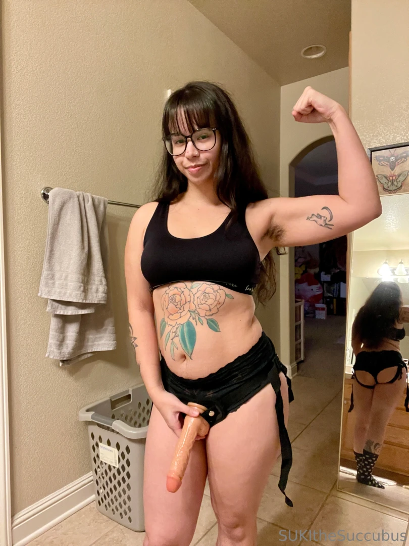 Anyone wanna get topped by their thicc hairy mommy part 1 