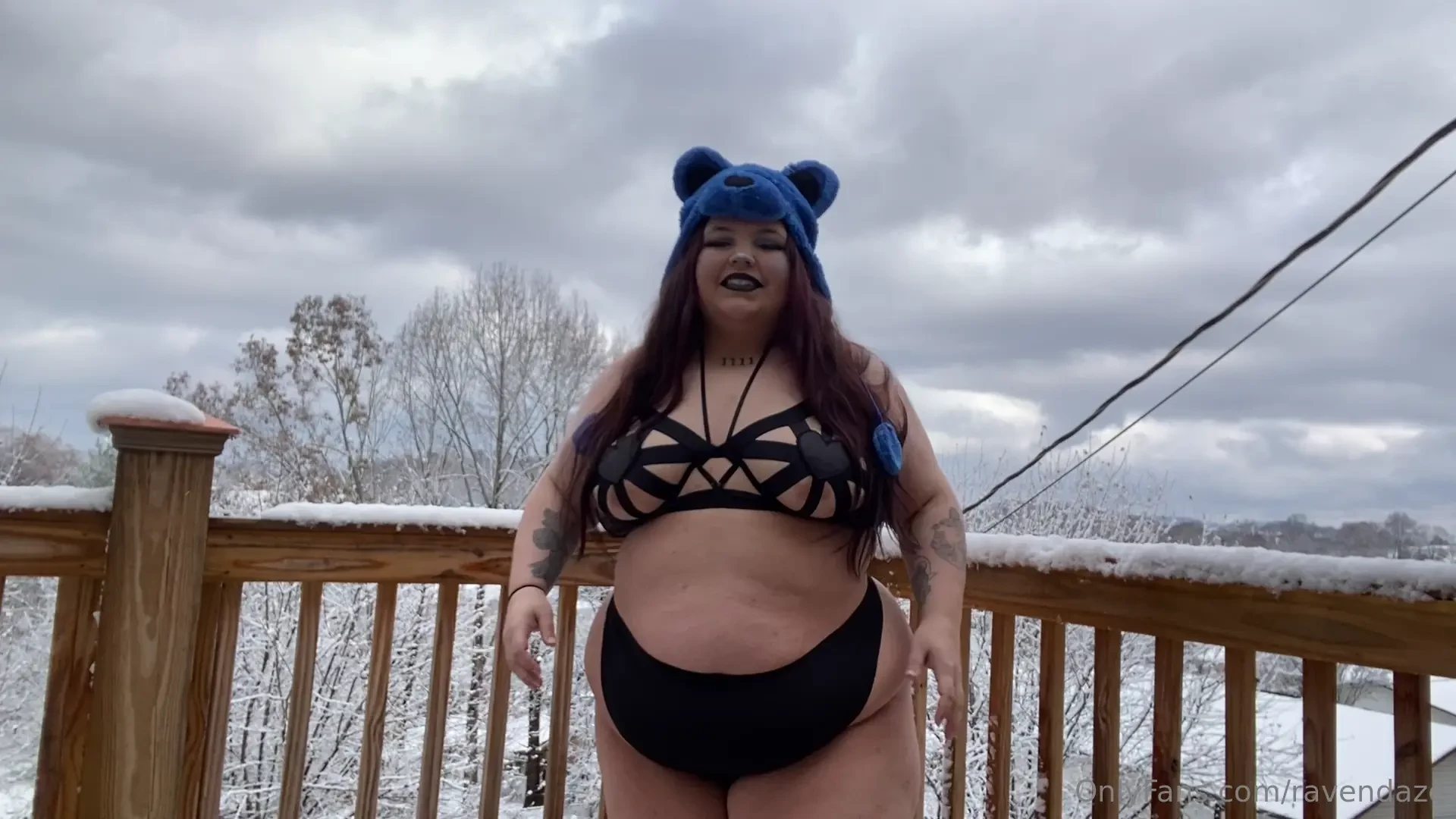 Play in the snow with me 