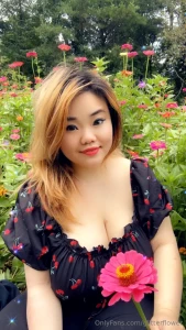 Take flower photos after i do my legal paperwork with hmong clothes