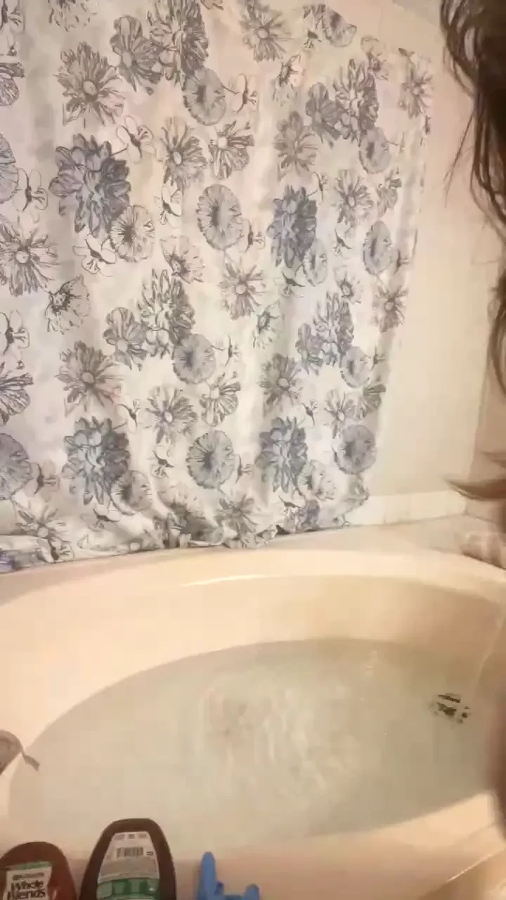 Blooper not serious video it s an old live stream 