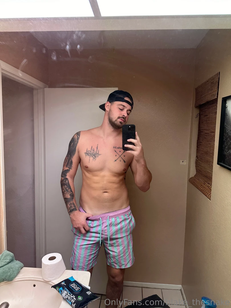 If my mirror could talk it d be moaning 