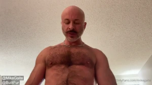 Thicc and fuzzy daddy builtfur plays with my cock and body before we