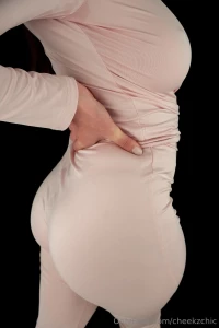 Ready for some pictures of your 90s mommy