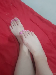 Do you think pink looks good on my feet
