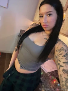 You don t have to resist i know you want me babyy