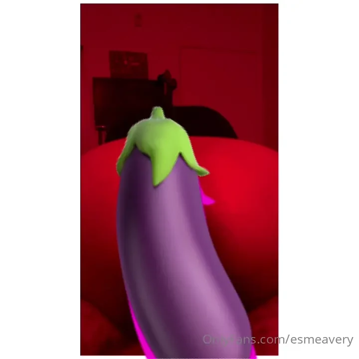 Wanna remove the emoji daddy unlock in your messages to see me riding 