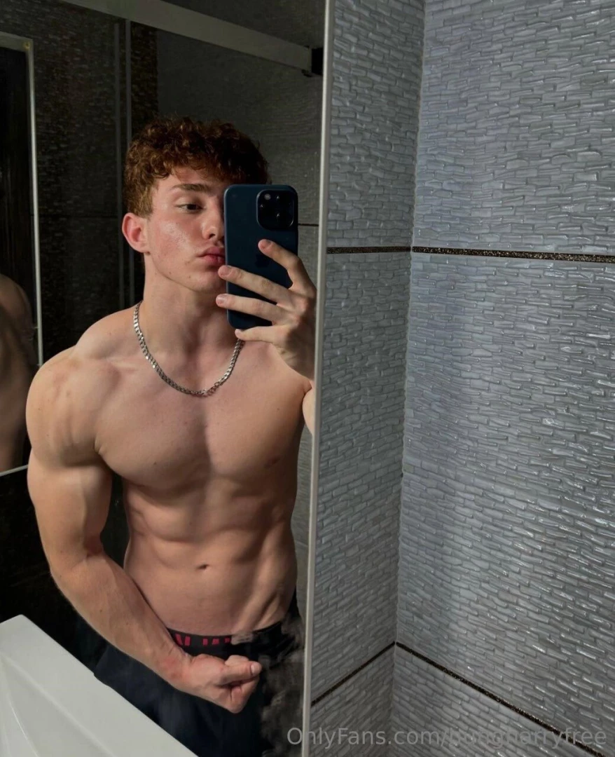 Our irresistibly handsome gym boy halfnatyy is geared up for some part 5 