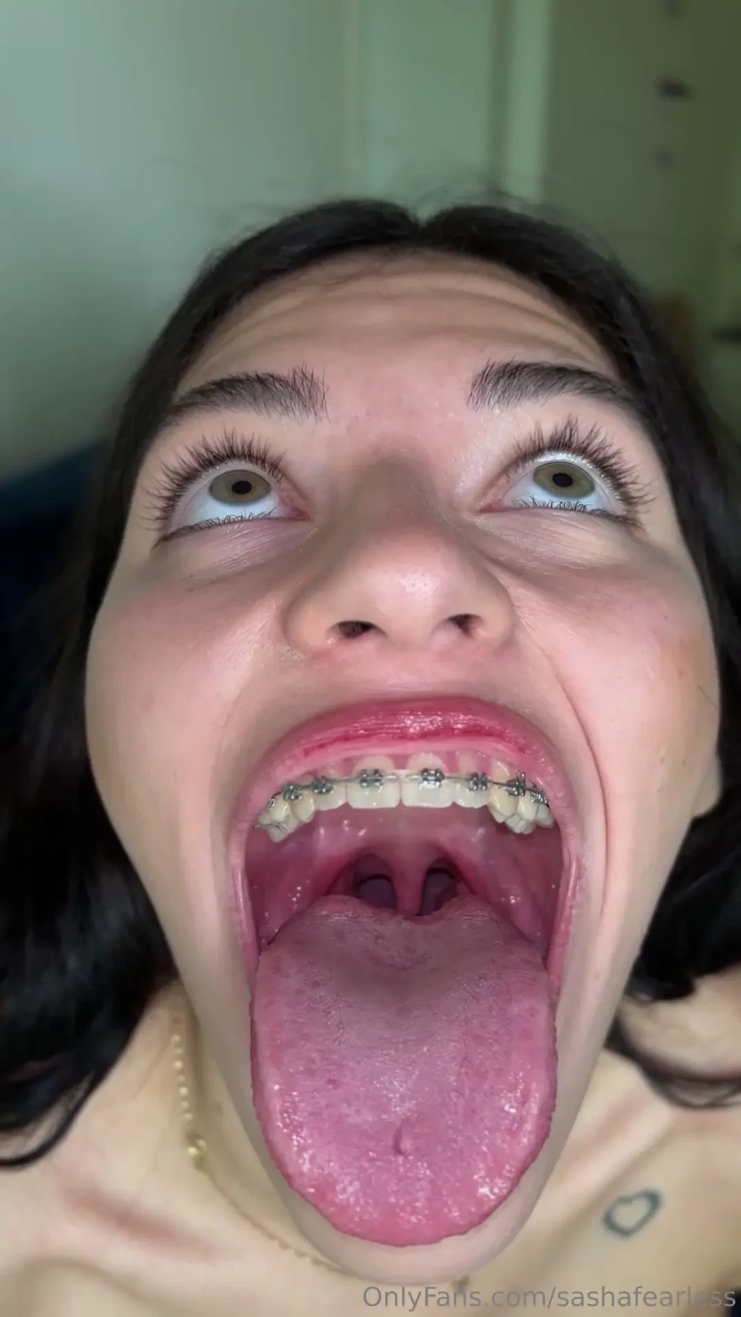 Opening wide wide for u 