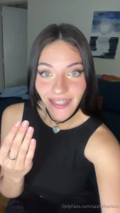 Dont be afraid come with mommy and her big amazing mouth