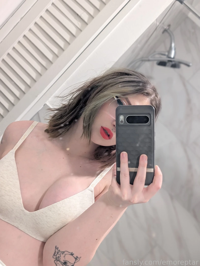 Red lips and titties in your face redlip titties bigtits bra lingerie part 1 