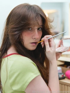 Big brown eyes eyes egirl cute y2k makeup petite