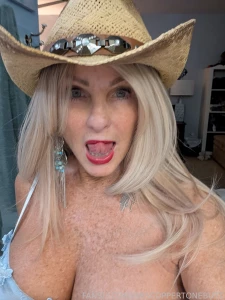 Good evening babe thought i would try something different what do you