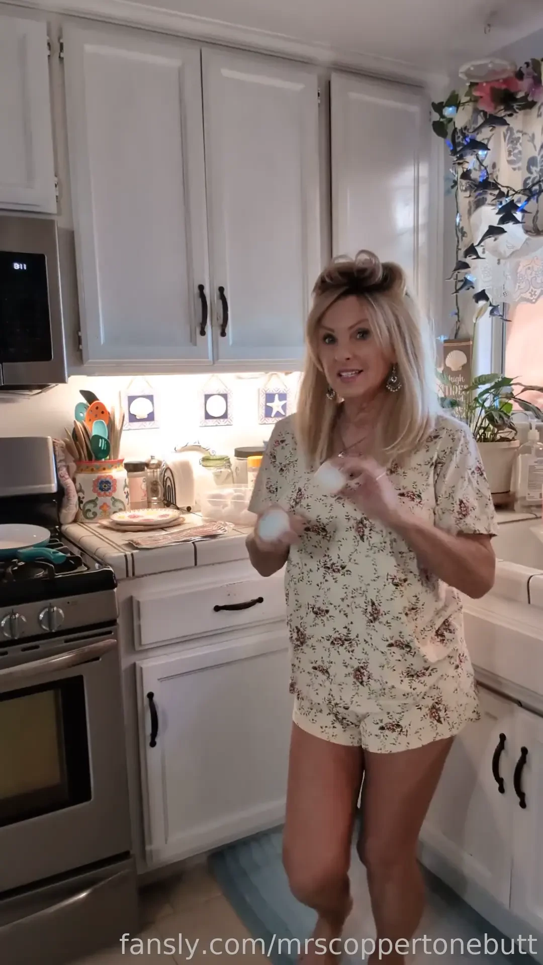Let s see if you can grab that egg between my boobs w your teeth and 