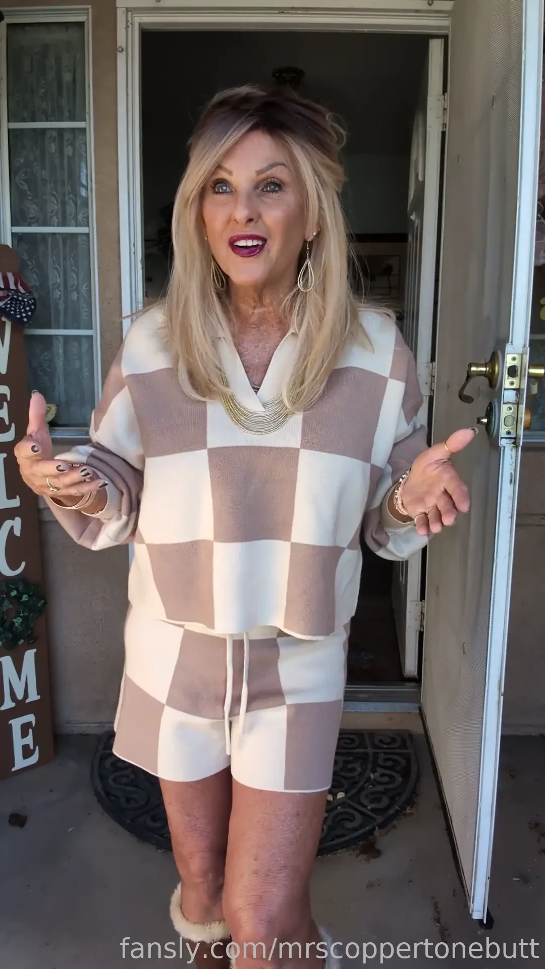 Good morning happy thursday new outfit trying to figure out with 
