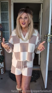 Good morning happy thursday new outfit trying to figure out with