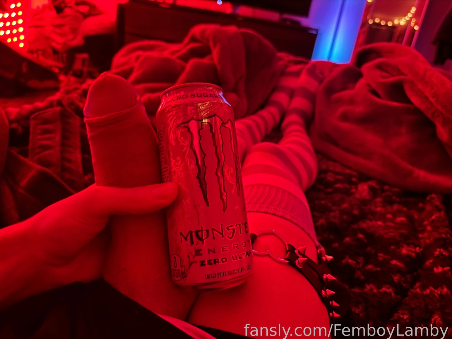 Not even fully hard this monster felt huge in my hands 