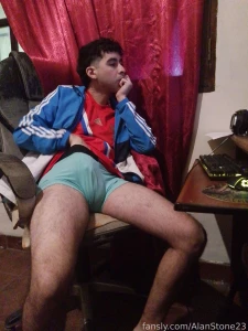 Bored in front of the computer part 1
