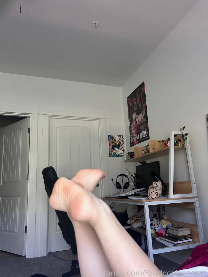 Foot masks are so fun i feel like my footsies are buried in sand 