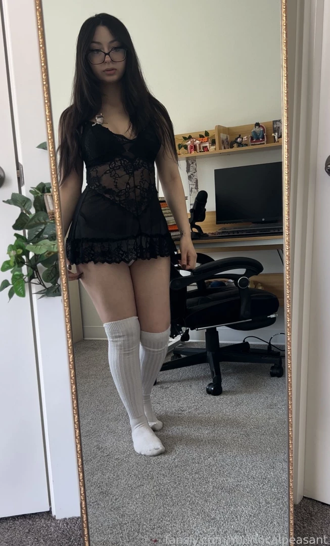 Thought i d experiment with size a lil say hi to your giantess gt pov part 1 