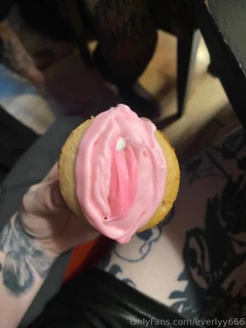 I did a lil vagina cupcake