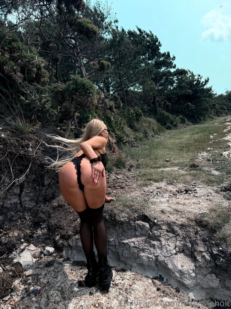 Come and slap it dm me if you want to see if getting slapped 