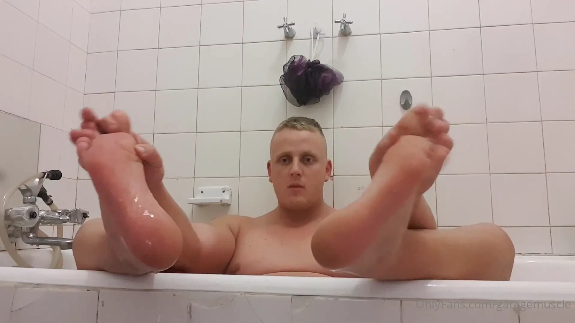 Showing off these perfect soles for you in the bath 