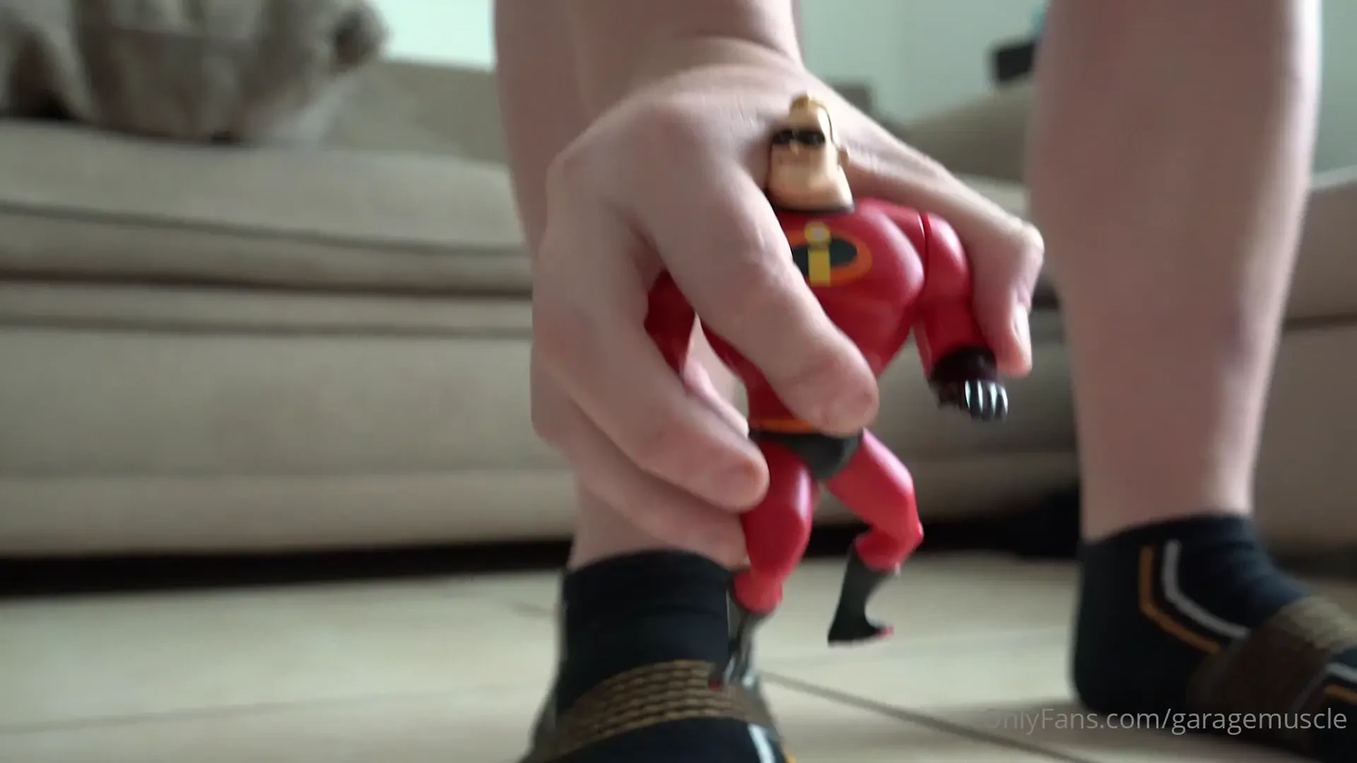 Giant elijah butt crushing crotch smothering and squishing a tiny 