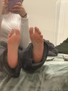 Realized that maybe my feet are cute enough for yall