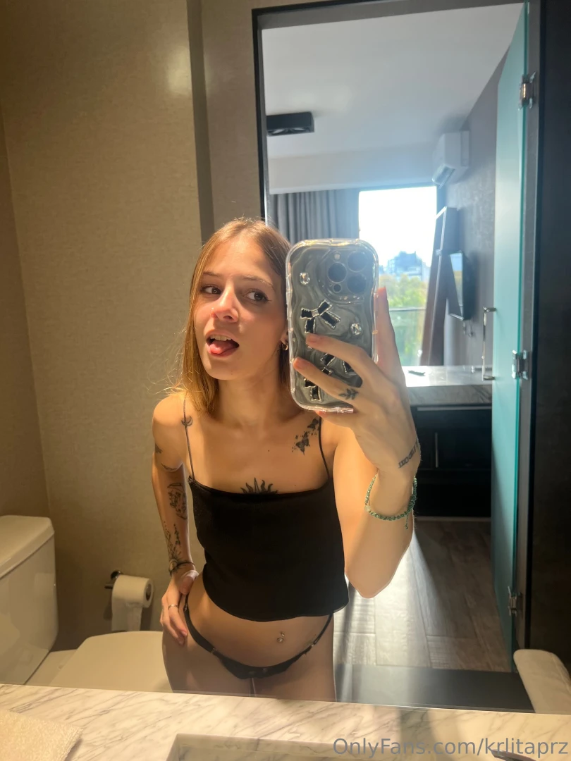 Sacando la lenguita como buena guarrilla 