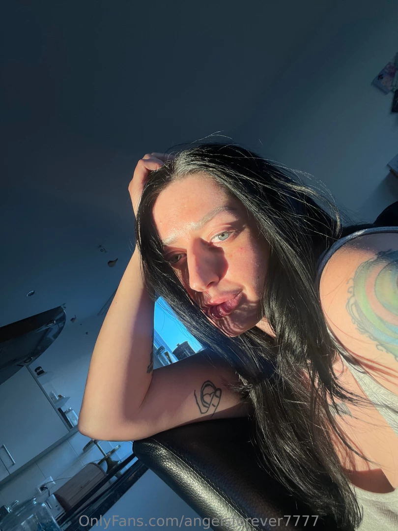 No makeup selfies are not the nudes you asked for but who else would i 