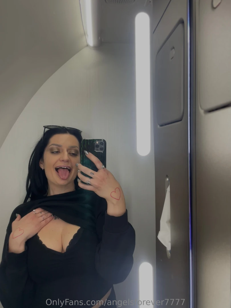 I m on a naughty vacation in berlin with my bestie saintsophiexxx 