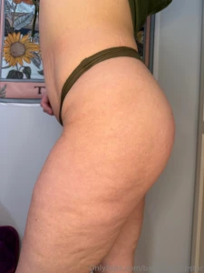 Show me something natural like ass with some stretch marks - kendrick