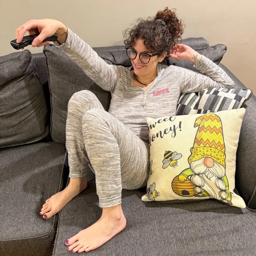 It s global movie day and i m feeling like a lazy saturday with you 