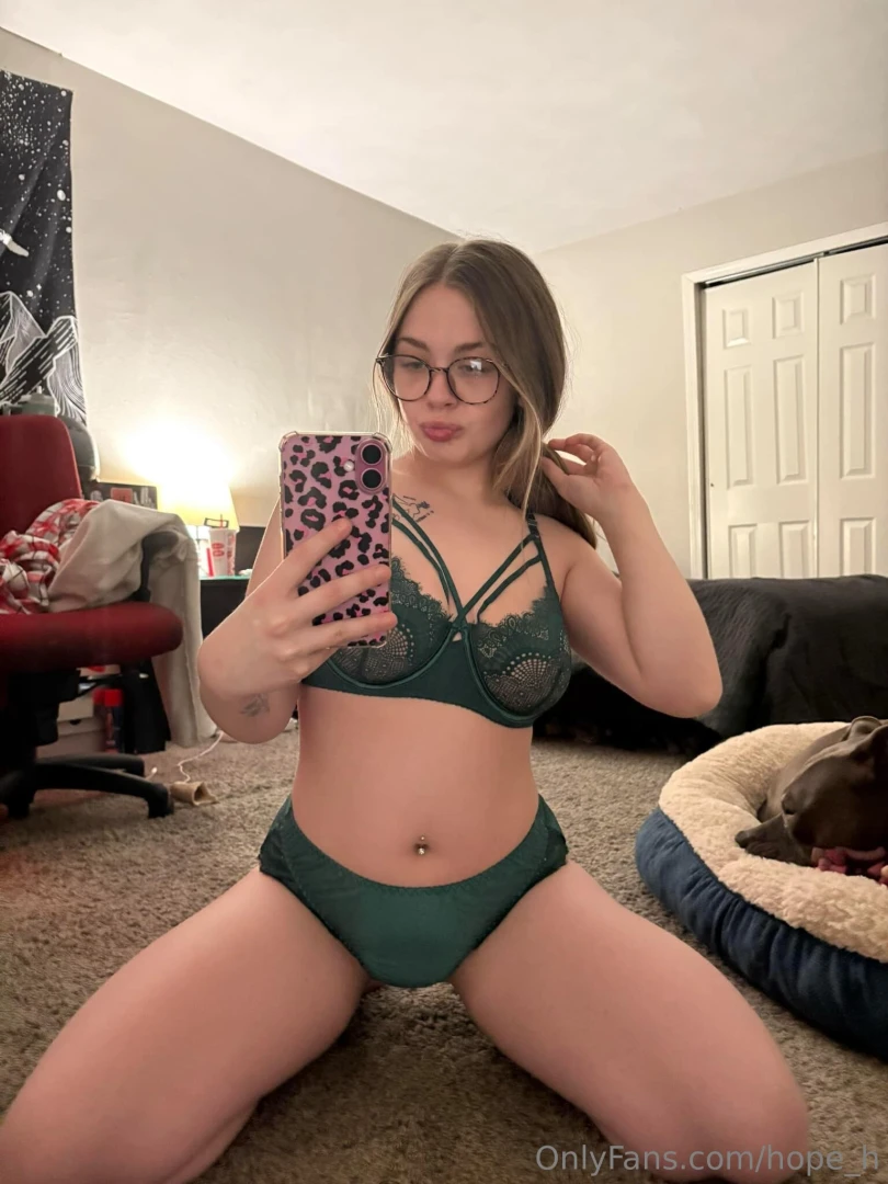 Https onlyfans com yourfavblondie33 go show my girl some love she 