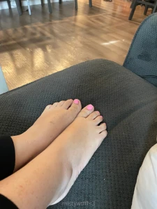 Feet pix scheduled to drop friday at 4 20am