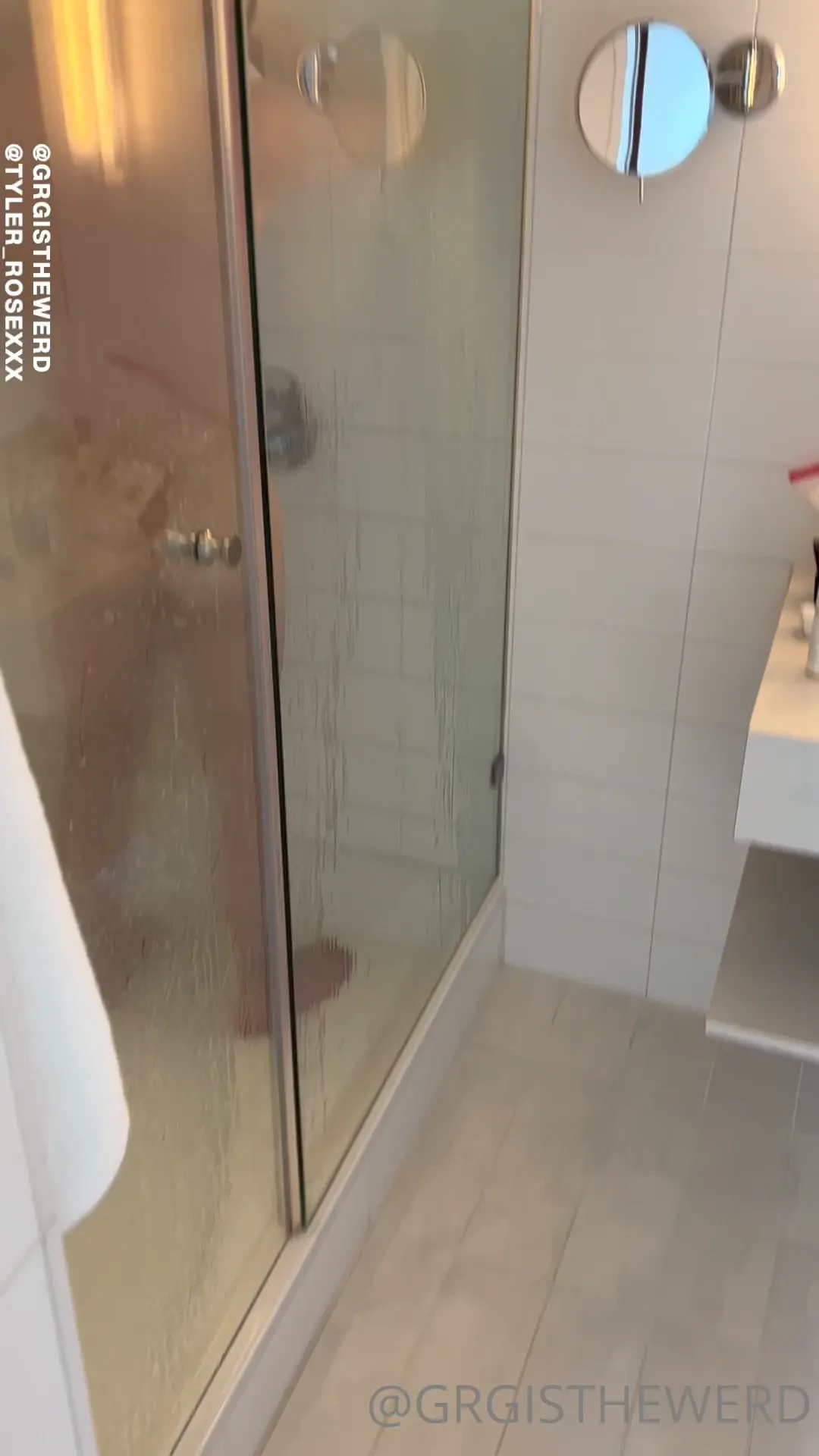 Tyler_rosexxx loves watching his coach shower like this post if you 
