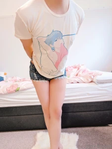 Who likes short shorts 3