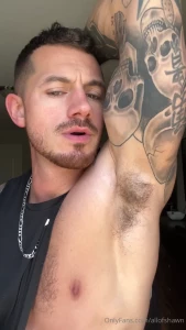 Happy monday my pits stink
