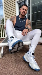 Happy footfetishfriday kiss them big beautiful white feet and send
