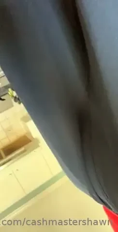 Huge fart before the gym 