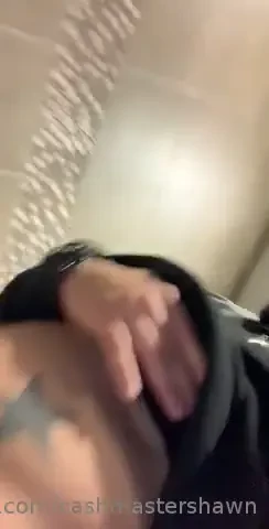 Quick gassy fart at the gym barebottom cute roundass p tip 5 