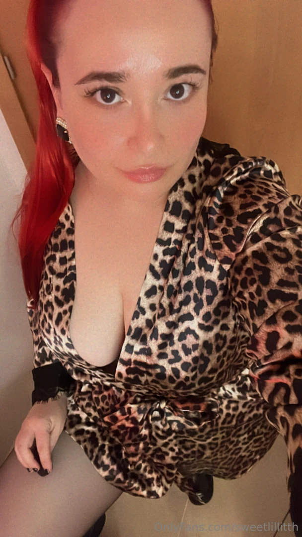 I love the leopard print the whole back is transparent want to see it 