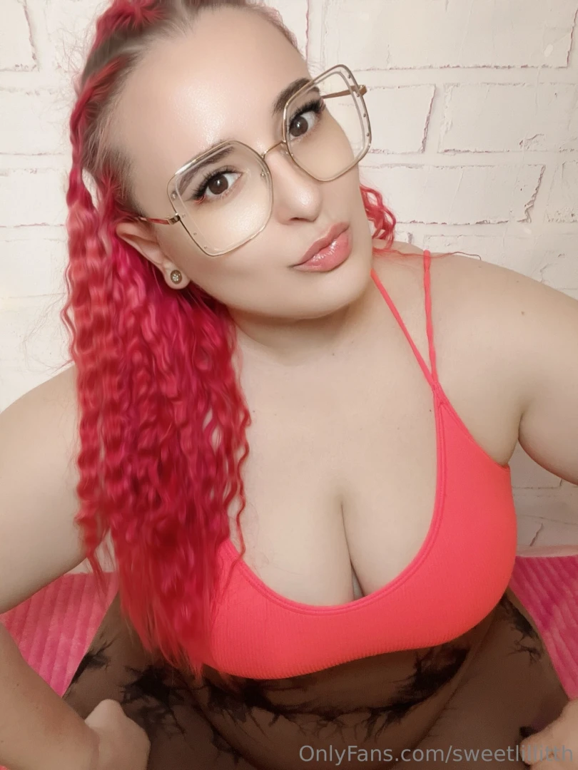 Do you like me in sportswear and glasses 