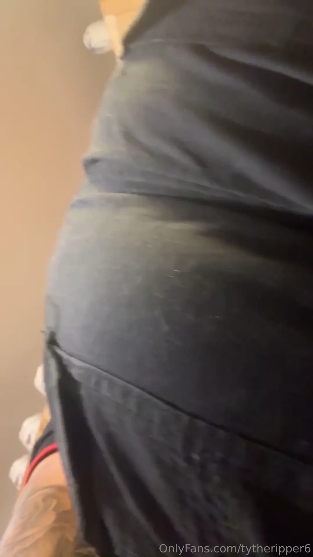 When i tell you that i need to fart you better get on your knees and 