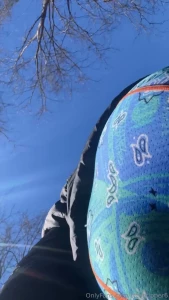 Outdoor farts filling the air with my scent