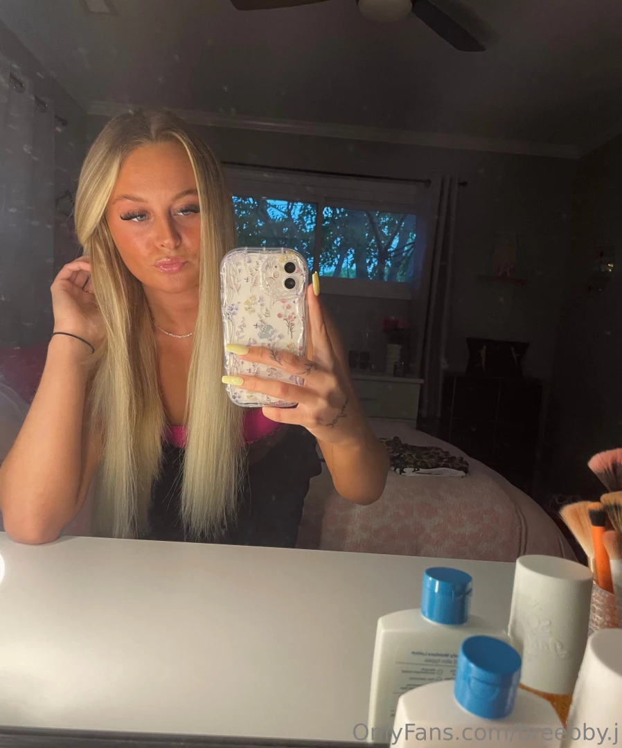 Hmu if want to request custom photos or videos 