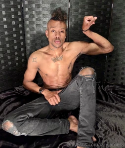 Swipe right for that up close body part 1