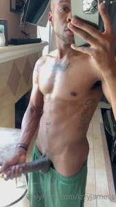 Spread it wide for daddy