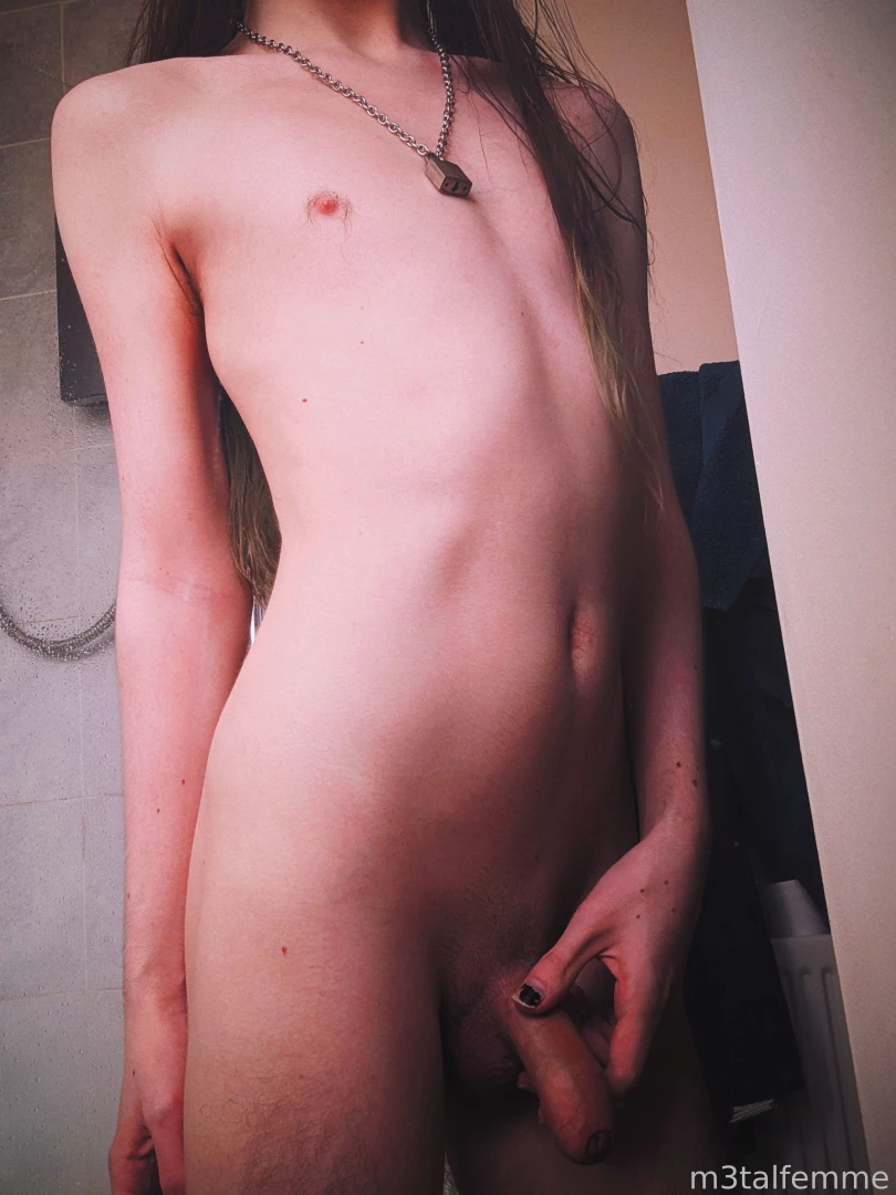 - a set of 32 really cute sensual photos exploring my petite twinky part 1 